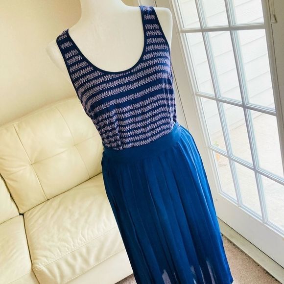 Justine Todd Navy Blue Pleated Skirt FREE Gap Tank Blouse - Picture 1 of 6